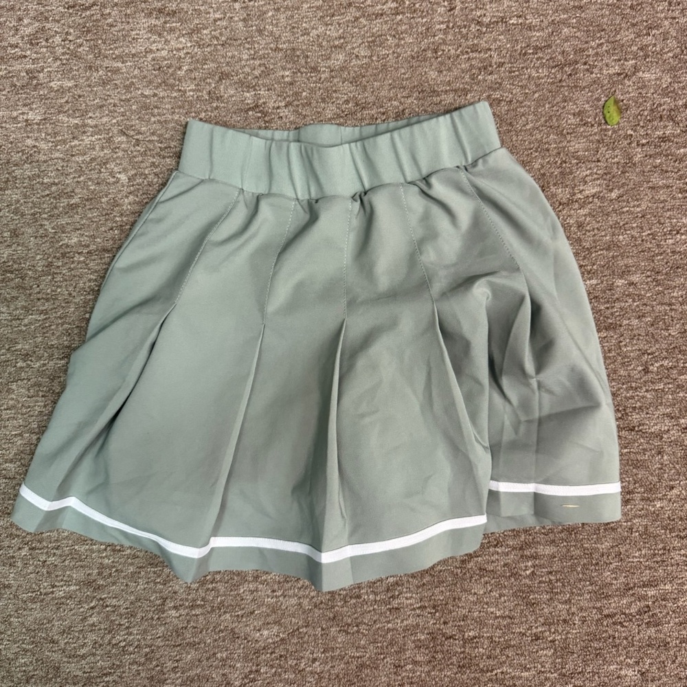 Varley Sage Green Pleated Athletic Skirt with White Trim